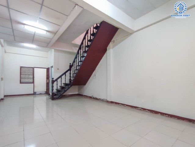 *****ทาวน์เฮ้าส์มือสองย่านนนทบุรี ม.ดวงแก้ว ติวานนท์-ปากเกร็ด เนื้อที่ 18 ตร.ว. ฟังก์ชัน 2 ห้องนอน 2 ห้องน้ำ 1 ที่จอดรถ อยู่บนทำเลดี เดินทางสะดวกสุดๆ ใกล้รถไฟฟ้าสายสีชมพู "สถานีแจ้งวัฒนะ-ปากเกร็ด28" และใกล้ทางด่วน "แจ้งวัฒนะ"